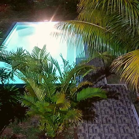 Aux Plaisirs De La Vie Chambre Chez L Habitant Flic-en-Flacq 外观 照片