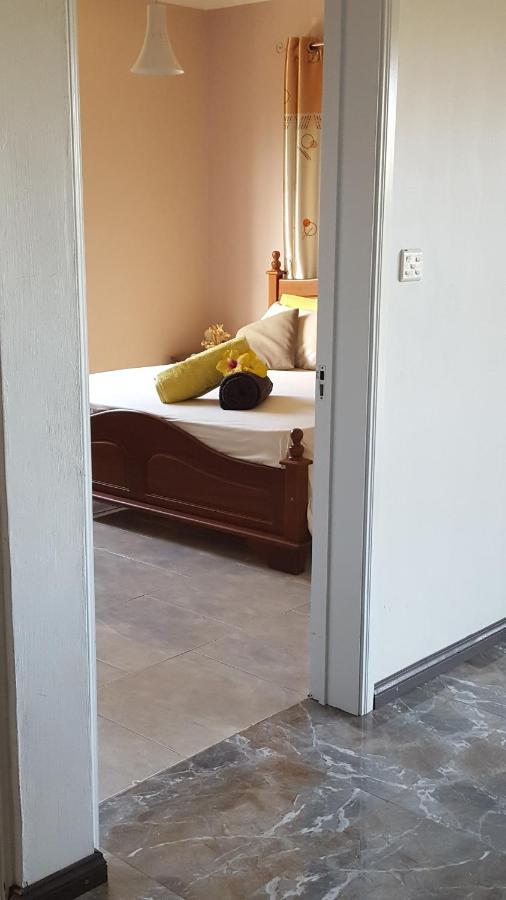 Aux Plaisirs De La Vie Chambre Chez L Habitant Flic-en-Flacq 外观 照片