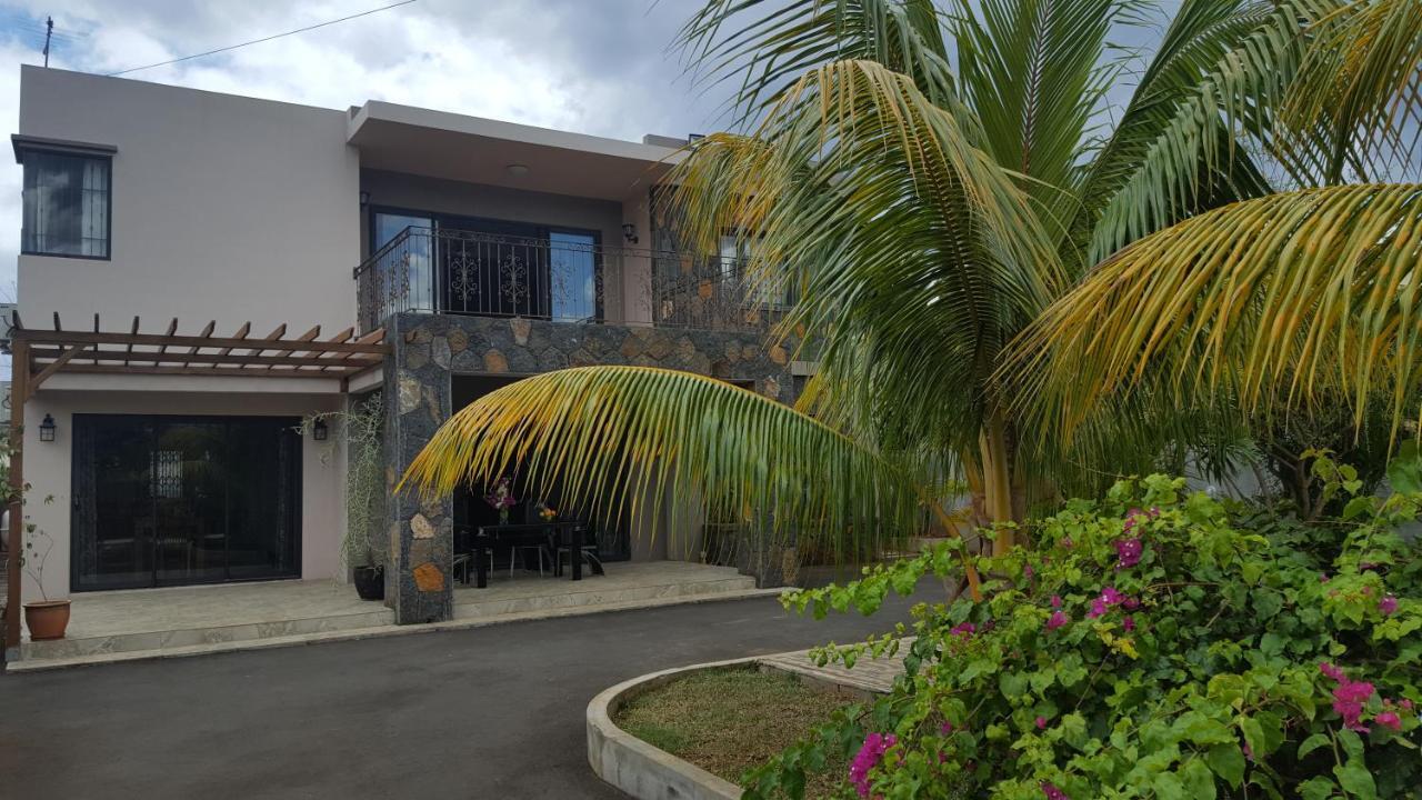 Aux Plaisirs De La Vie Chambre Chez L Habitant Flic-en-Flacq 外观 照片