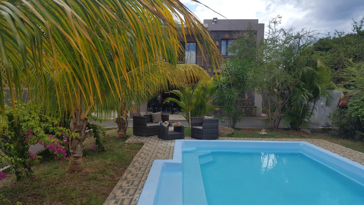Aux Plaisirs De La Vie Chambre Chez L Habitant Flic-en-Flacq 外观 照片